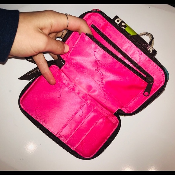 Vera Bradley wristlet/phone carrier - Picture 4 of 4